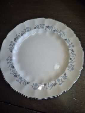Johnson Brothers Cream Dinner Plate with Blue Floral Garland